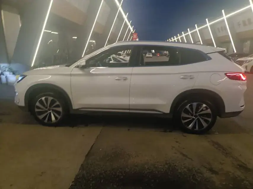 2024 BYD SONG thumbnail 4