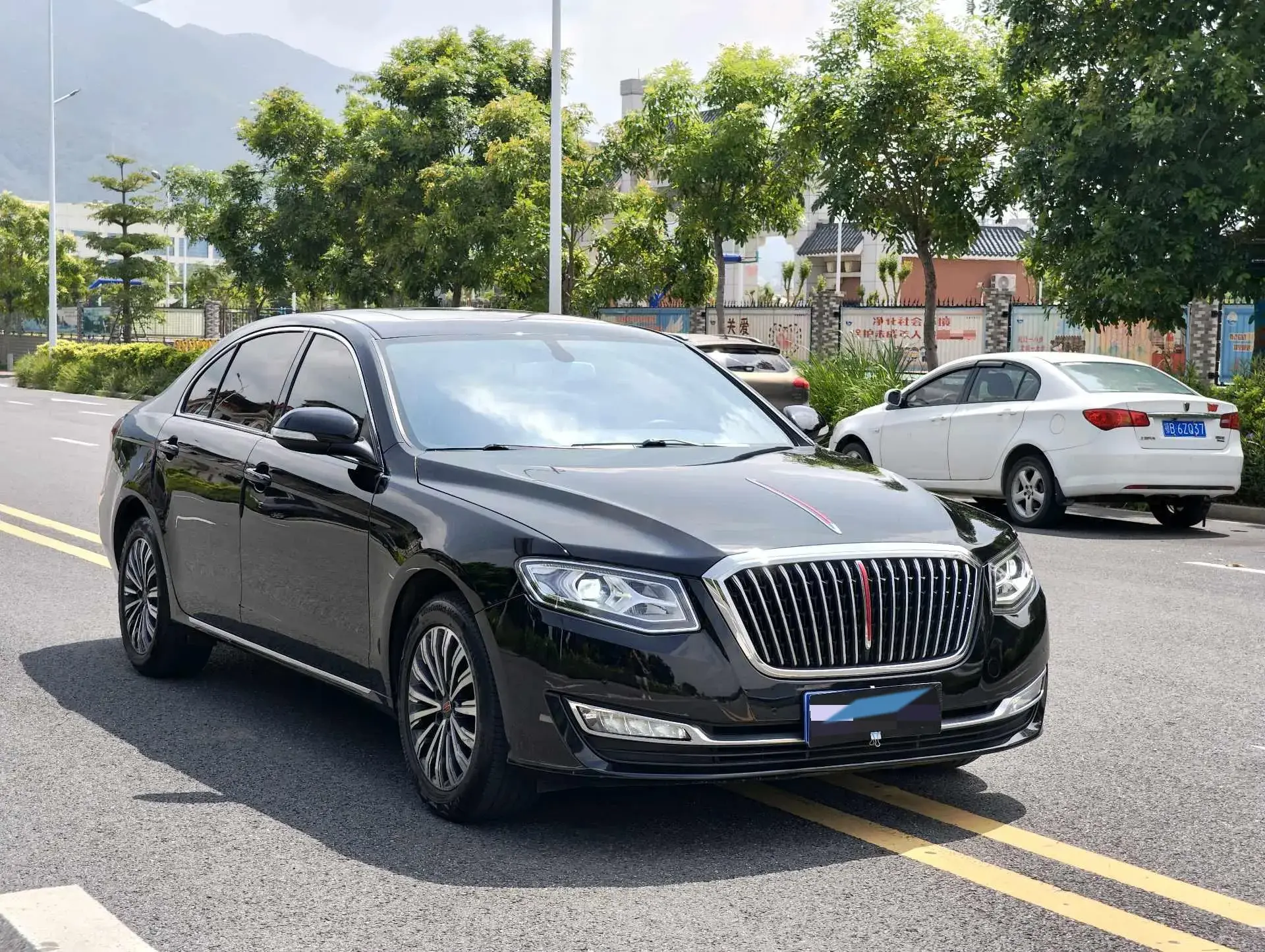 2021 HONGQI H7 thumbnail 3