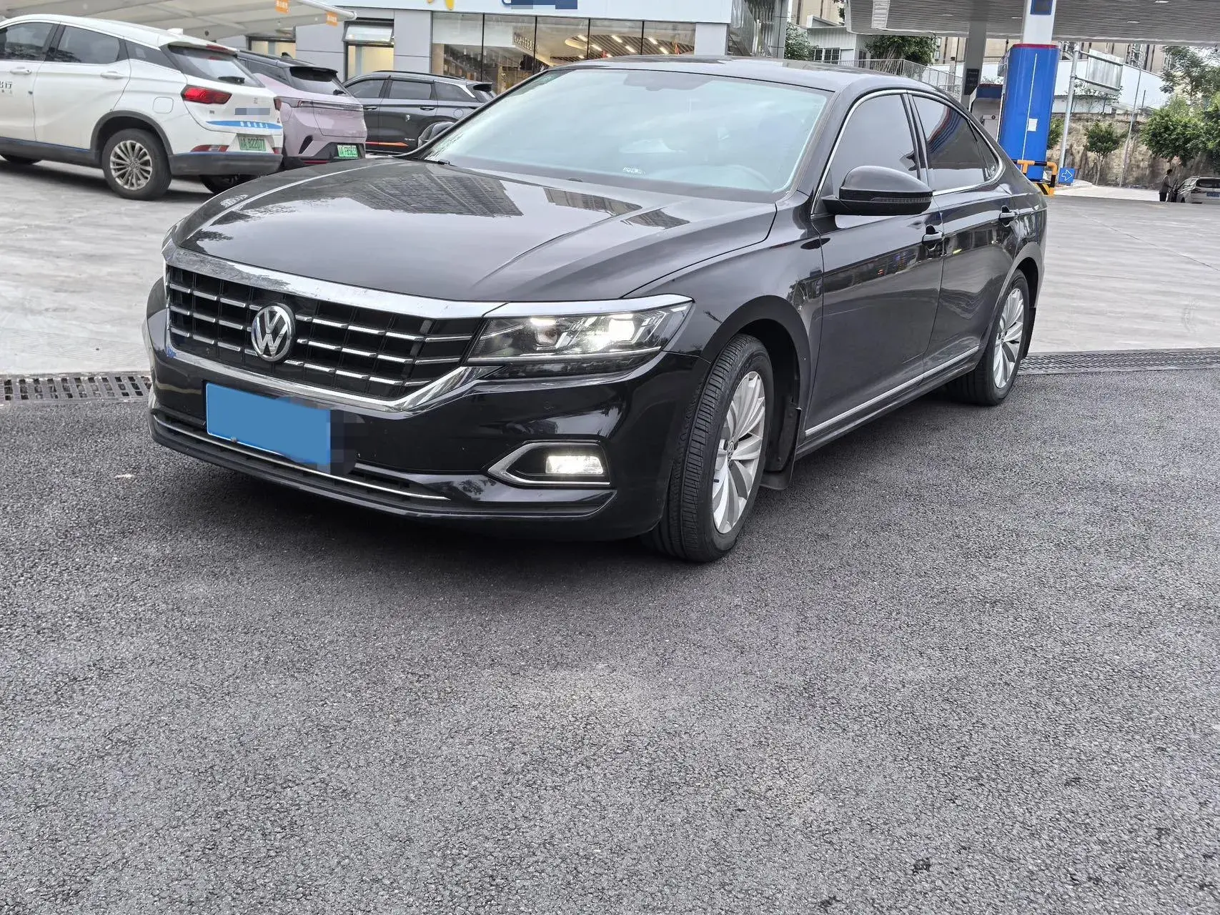 2019 VOLKSWAGEN PASSAT view 1