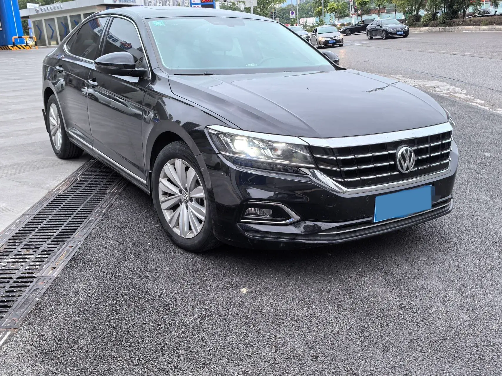 2019 VOLKSWAGEN PASSAT thumbnail 2