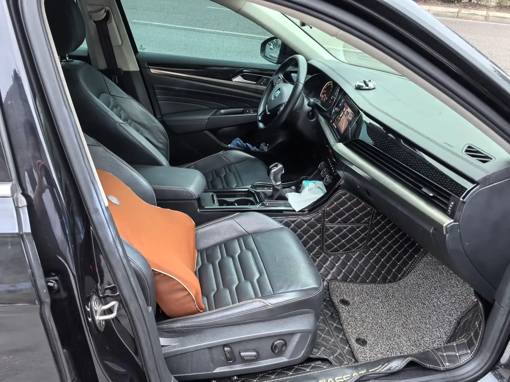 2019 VOLKSWAGEN PASSAT thumbnail 4