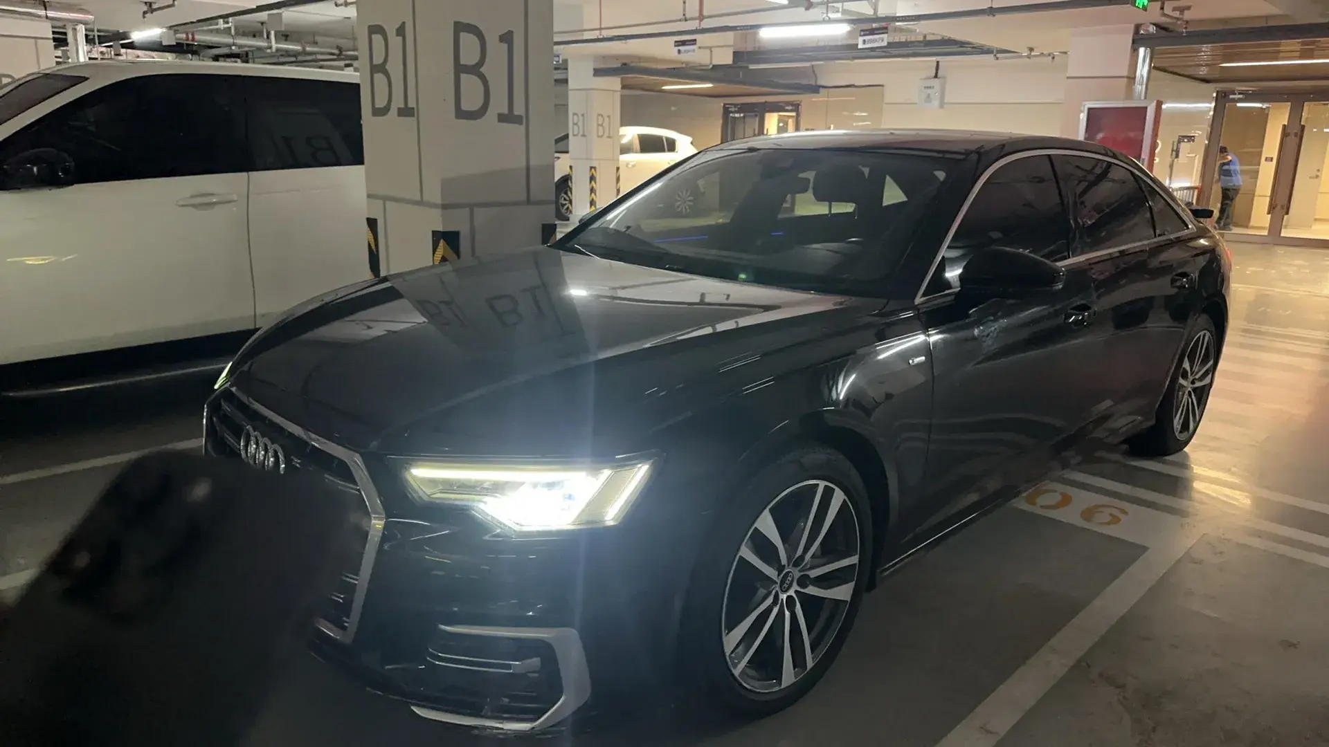 2023 AUDI A6L view 1