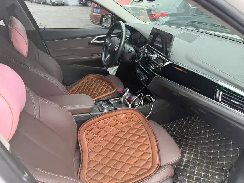 2022 BMW 1 thumbnail 4