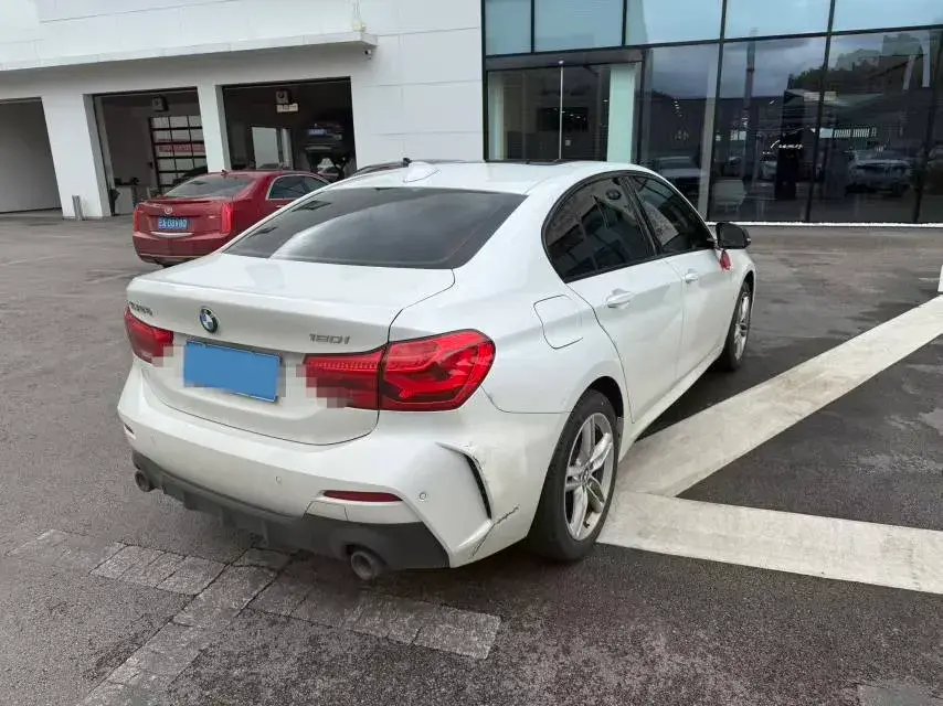 2022 BMW 1 thumbnail 2