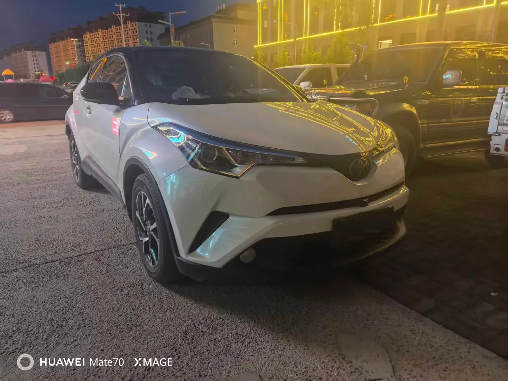 2020 TOYOTA C-HR thumbnail 2