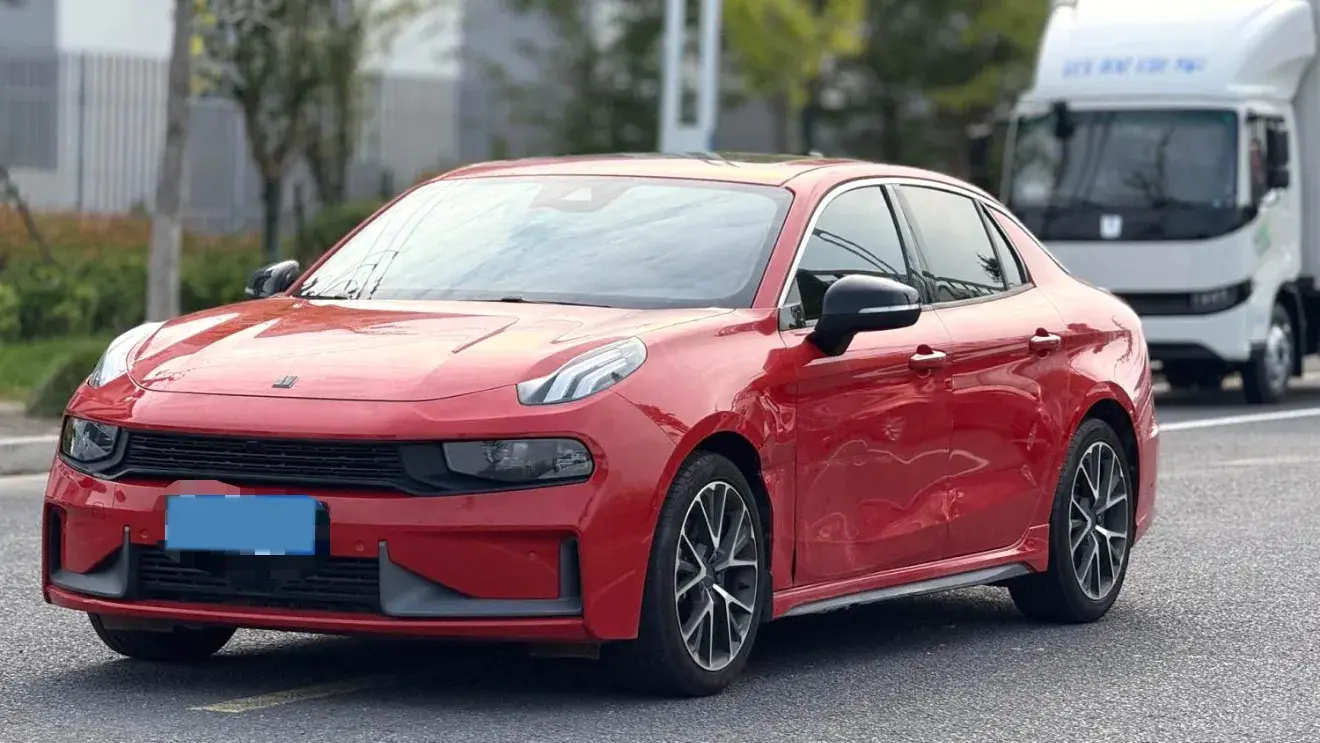 2019 LYNK&CO 03 view 1