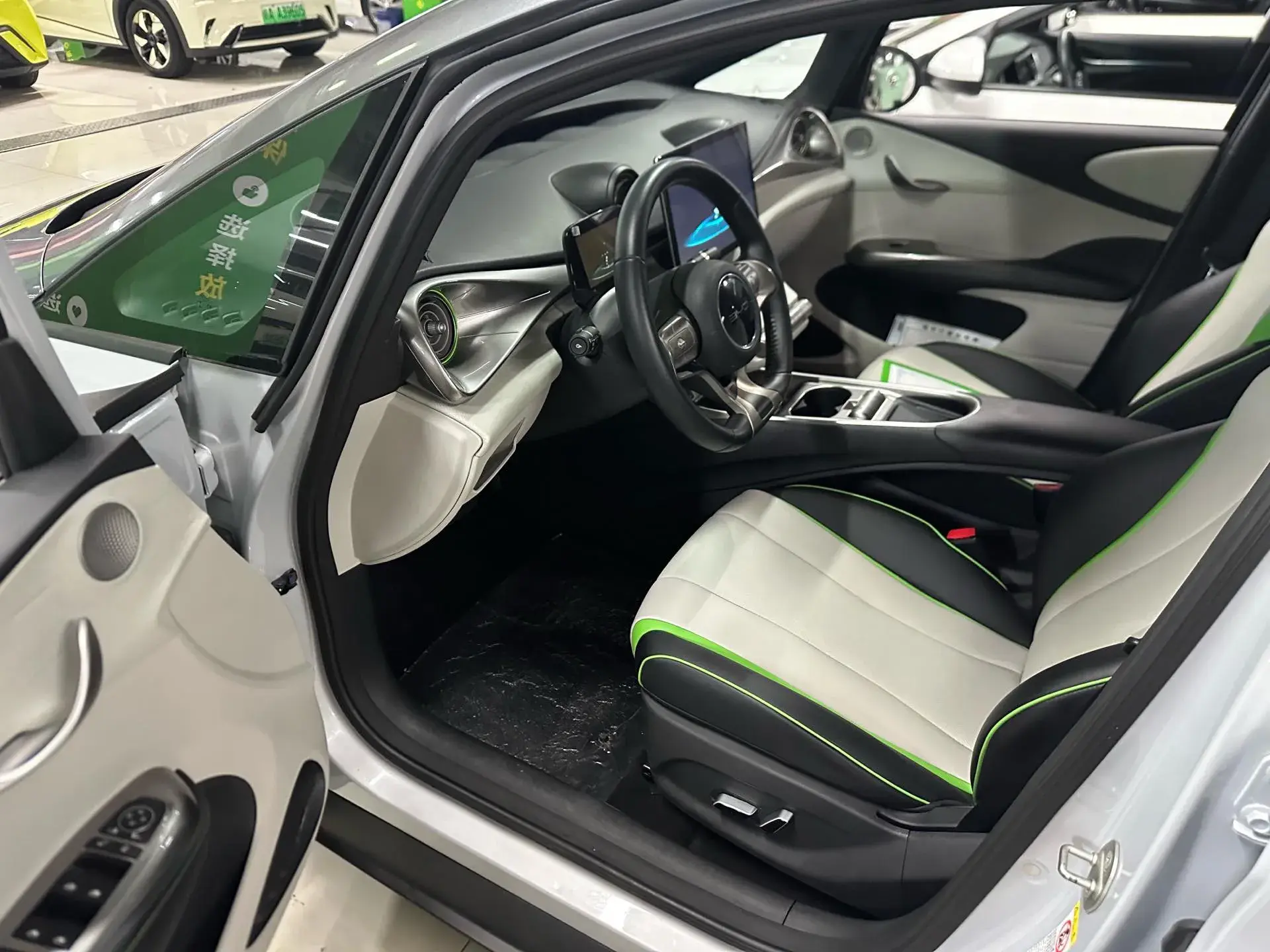 2021 BYD DOLPHIN thumbnail 3