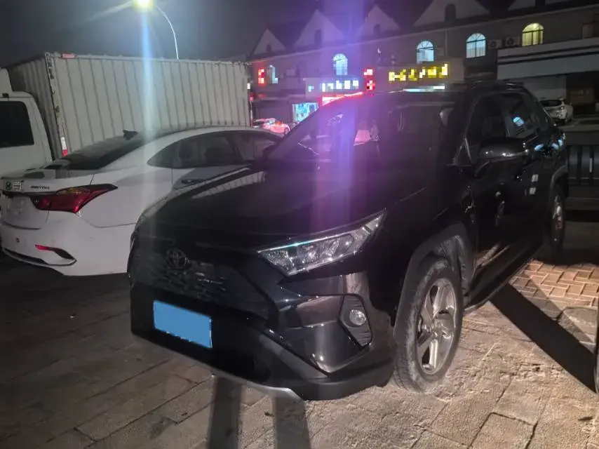 2020 TOYOTA RAV4 view 1