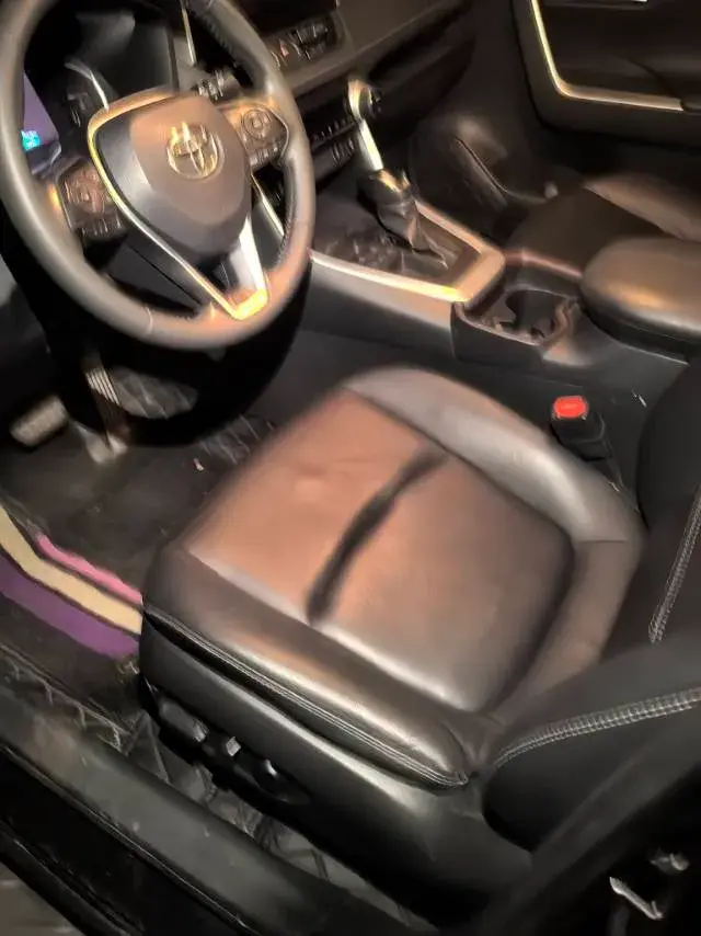 2020 TOYOTA RAV4 thumbnail 4