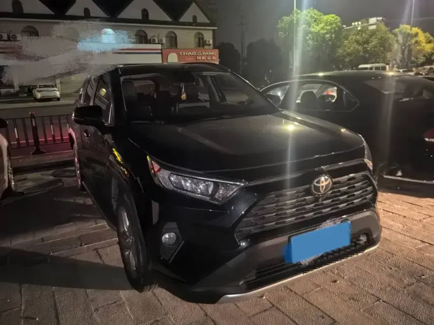 2020 TOYOTA RAV4 thumbnail 3