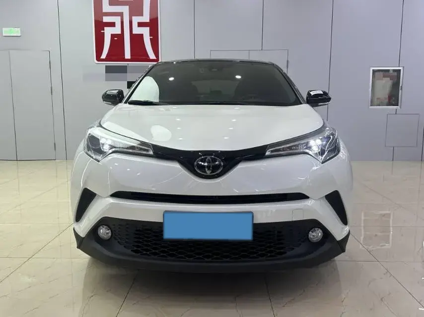 2020 TOYOTA C-HR thumbnail 3