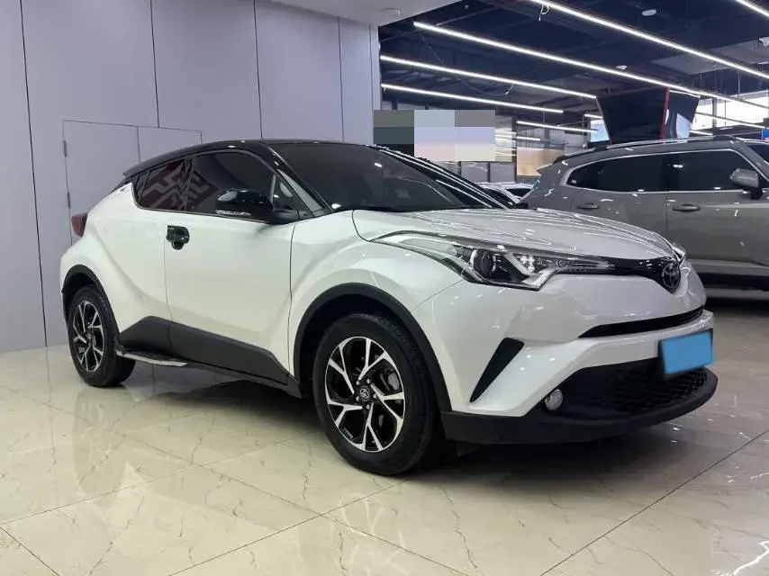 2020 TOYOTA C-HR thumbnail 2