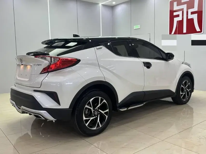 2020 TOYOTA C-HR thumbnail 4
