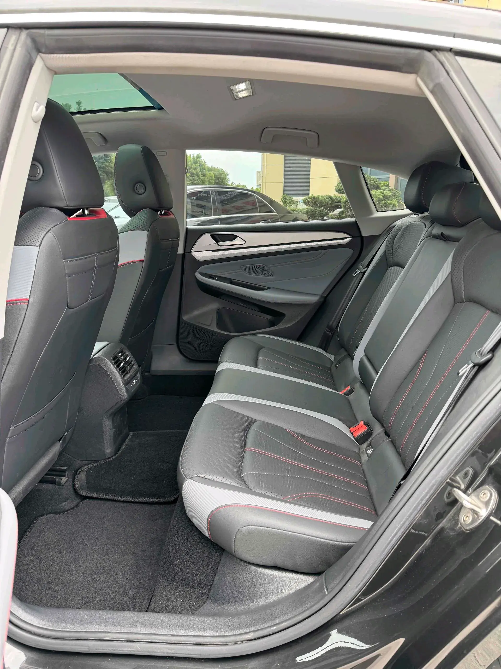 2022 VOLKSWAGEN LAMANDO thumbnail 4