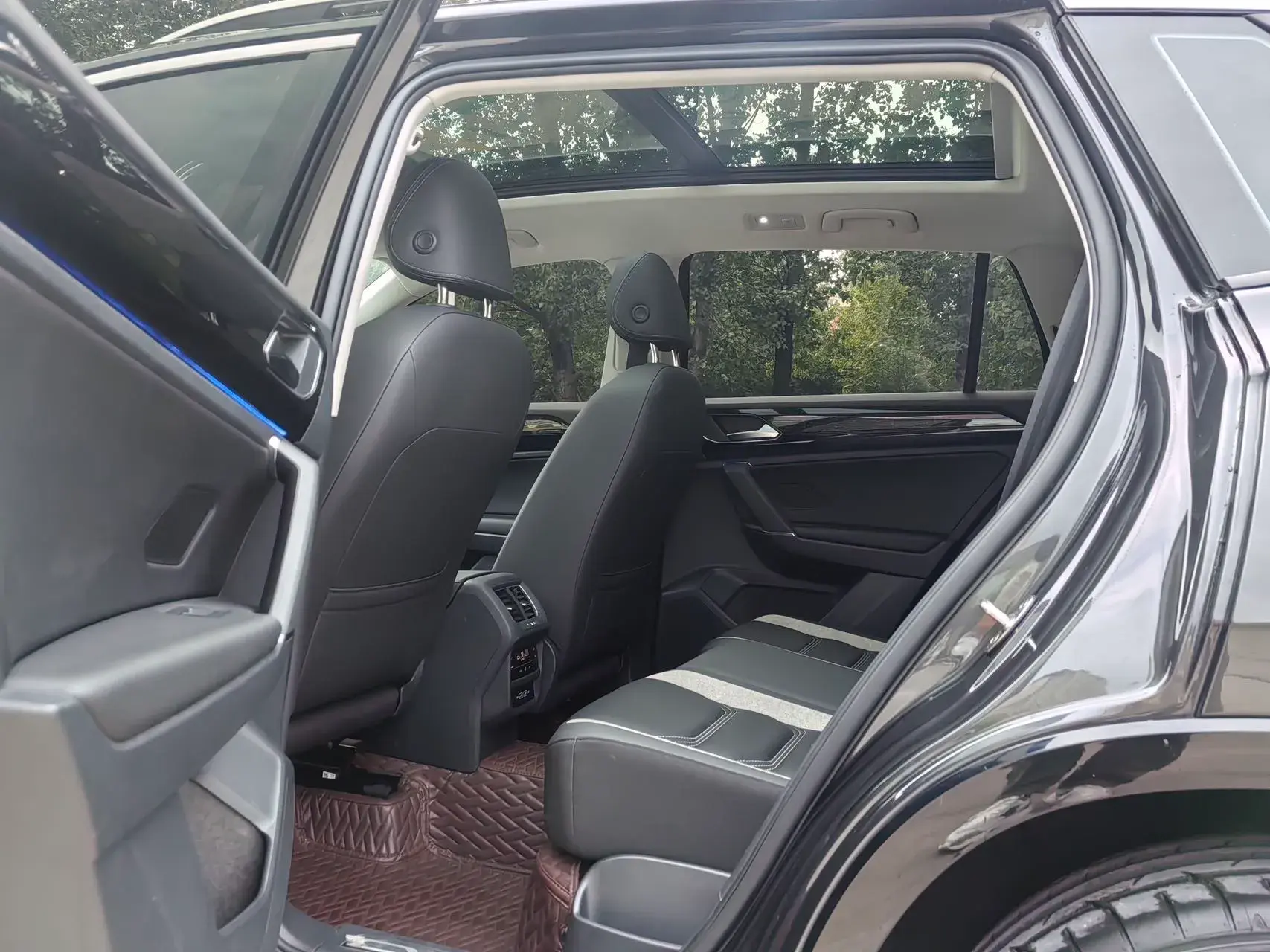 2022 VOLKSWAGEN TAYRON thumbnail 3