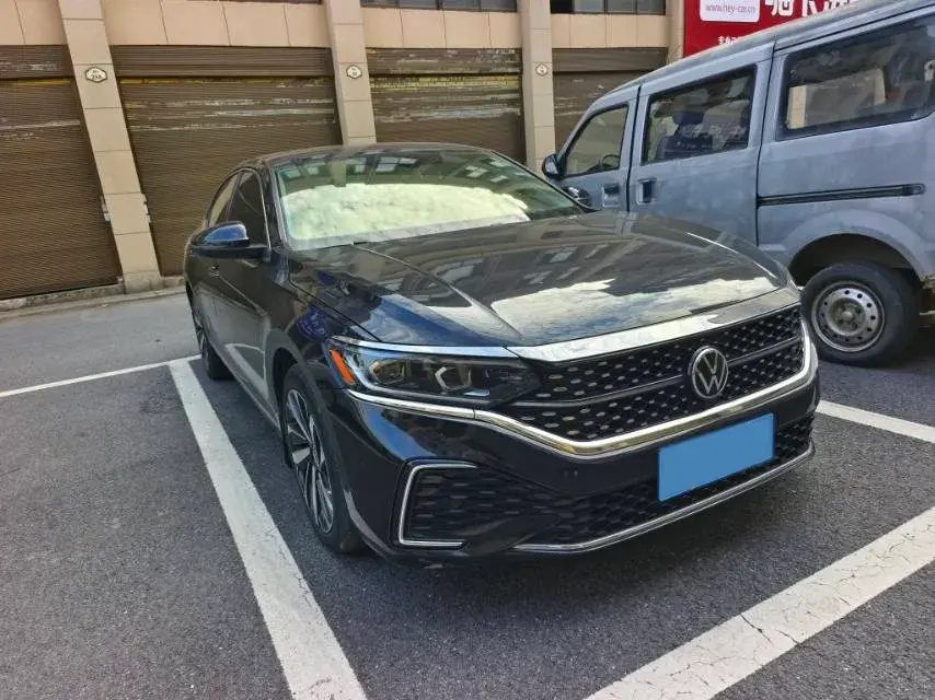 2021 VOLKSWAGEN PASSAT thumbnail 3