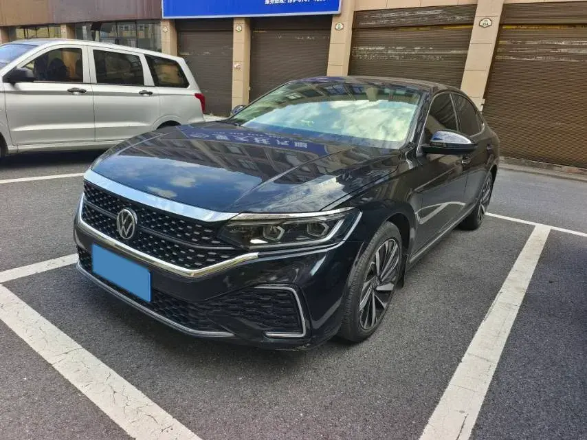 2021 VOLKSWAGEN PASSAT view 1