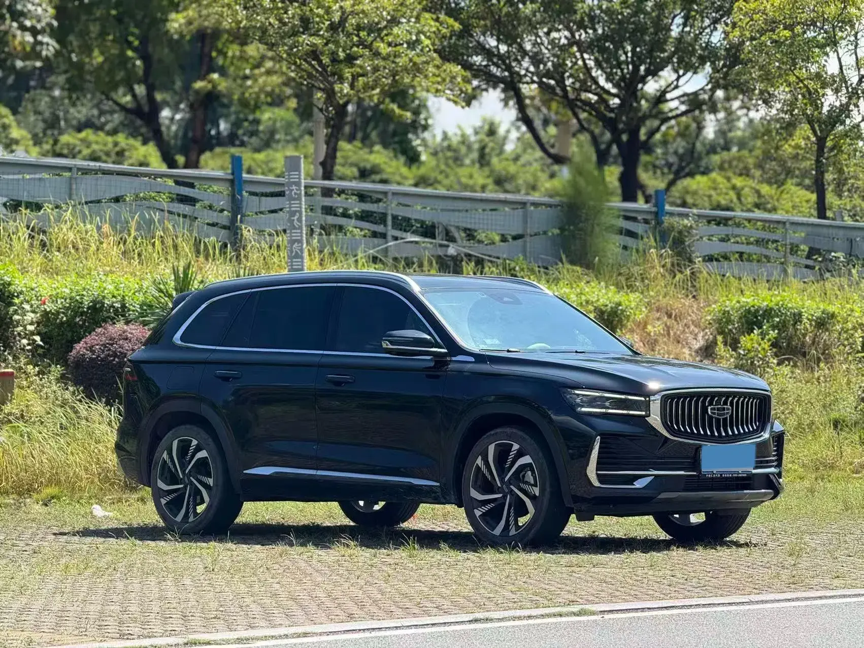 2021 GEELY MONJARO thumbnail 3