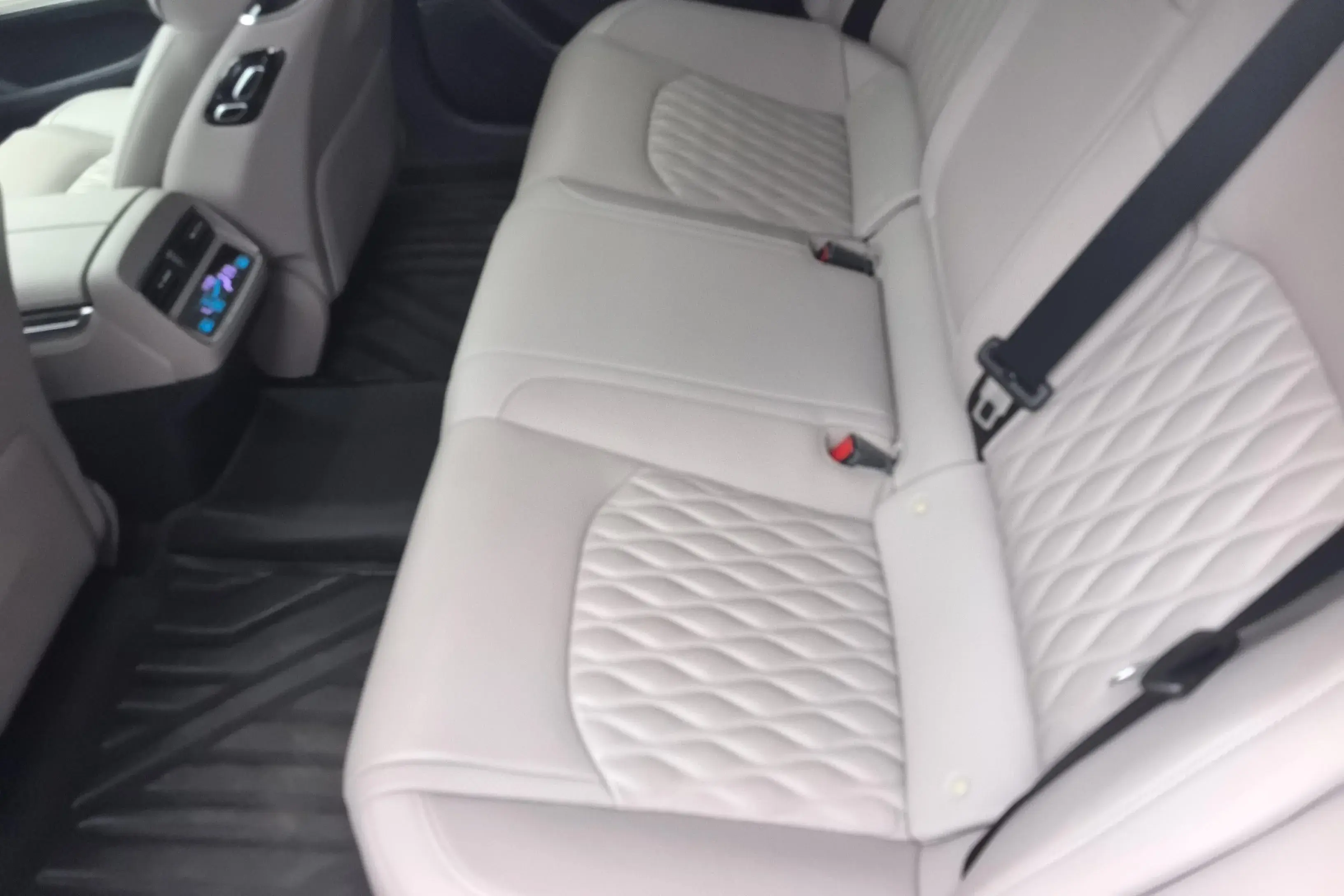 2025 BYD HAN thumbnail 4