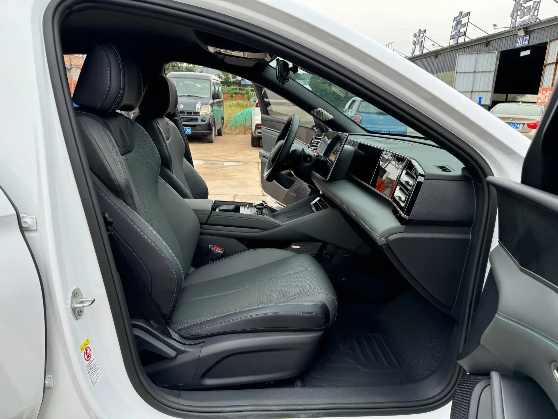 2024 BYD QINL thumbnail 3