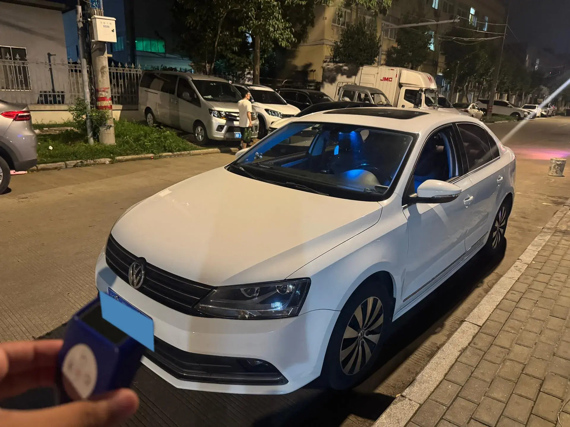 2018 VOLKSWAGEN SAGITAR view 1