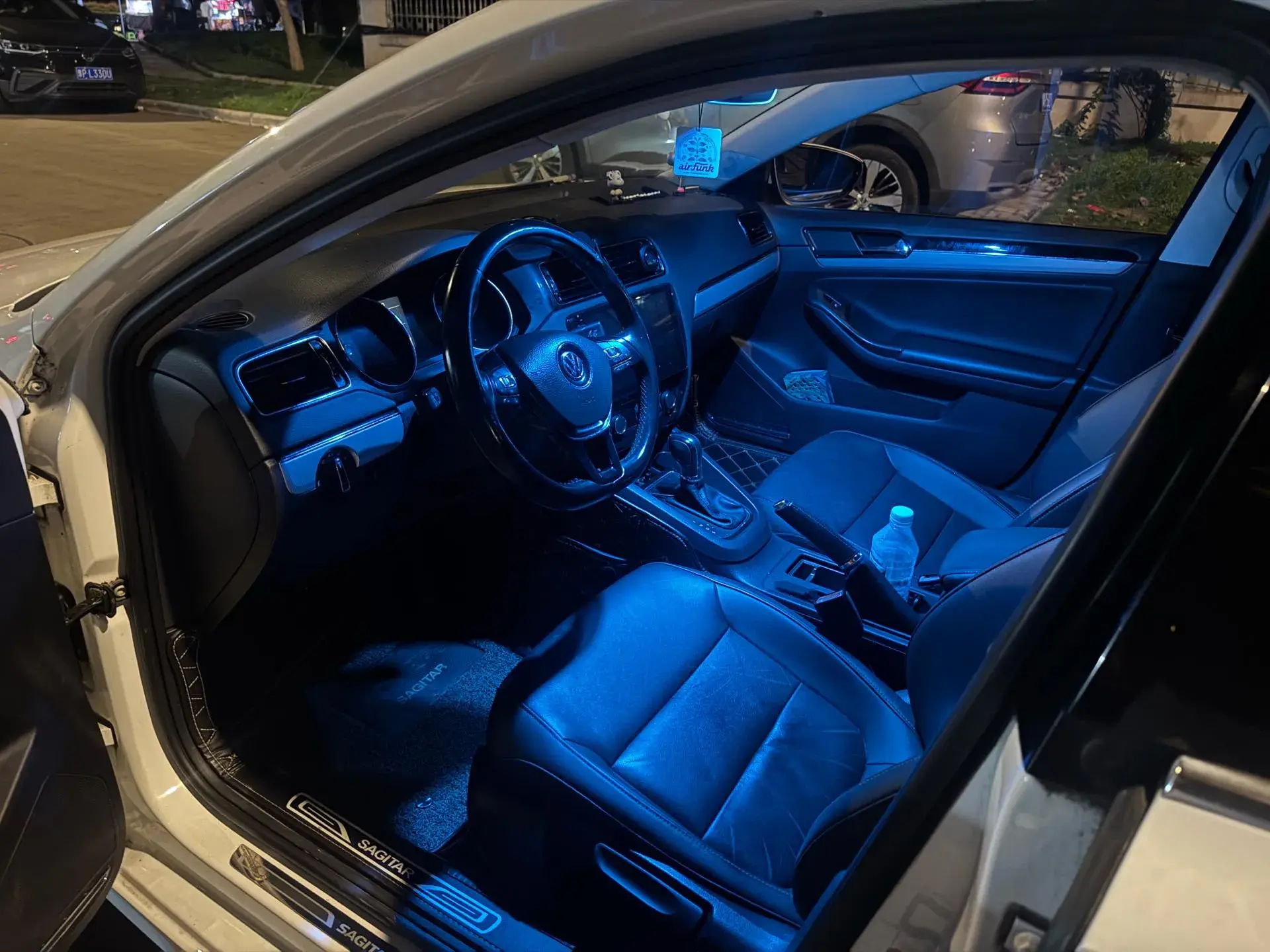 2018 VOLKSWAGEN SAGITAR thumbnail 4