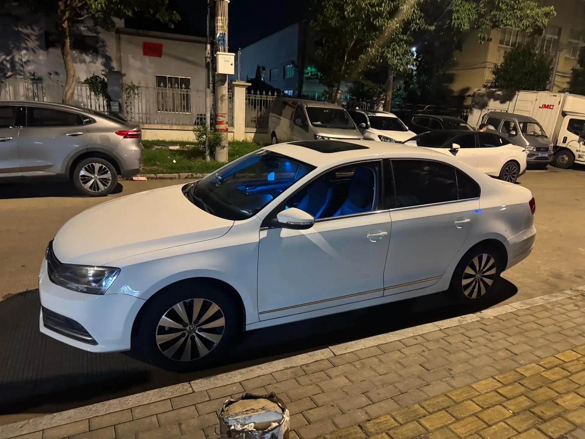 2018 VOLKSWAGEN SAGITAR thumbnail 2