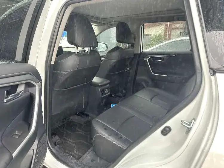 2023 TOYOTA RAV4 thumbnail 4