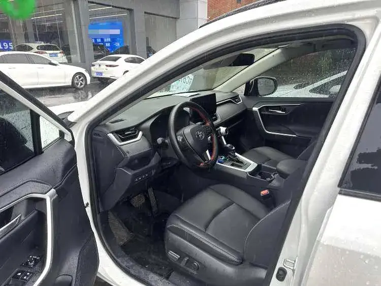 2023 TOYOTA RAV4 thumbnail 3