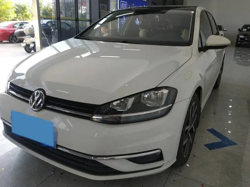 2020 VOLKSWAGEN GOLF view 1