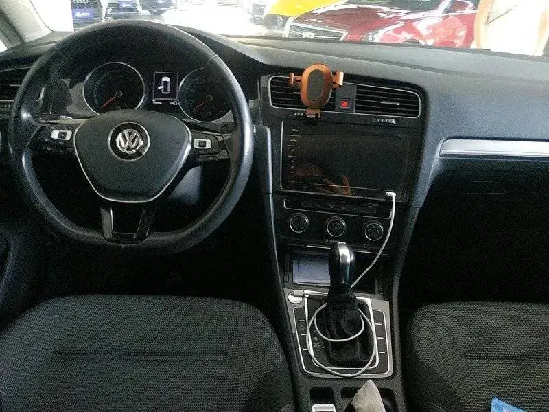 2020 VOLKSWAGEN GOLF thumbnail 4