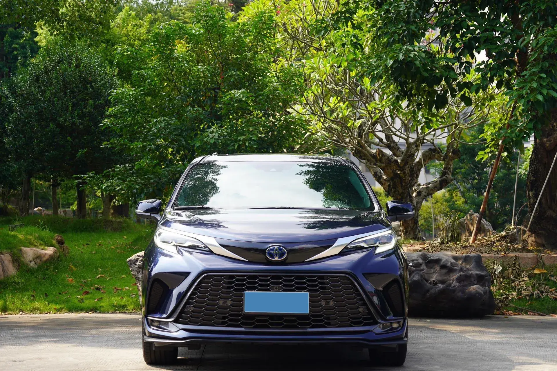 2023 TOYOTA GRANVIA thumbnail 2