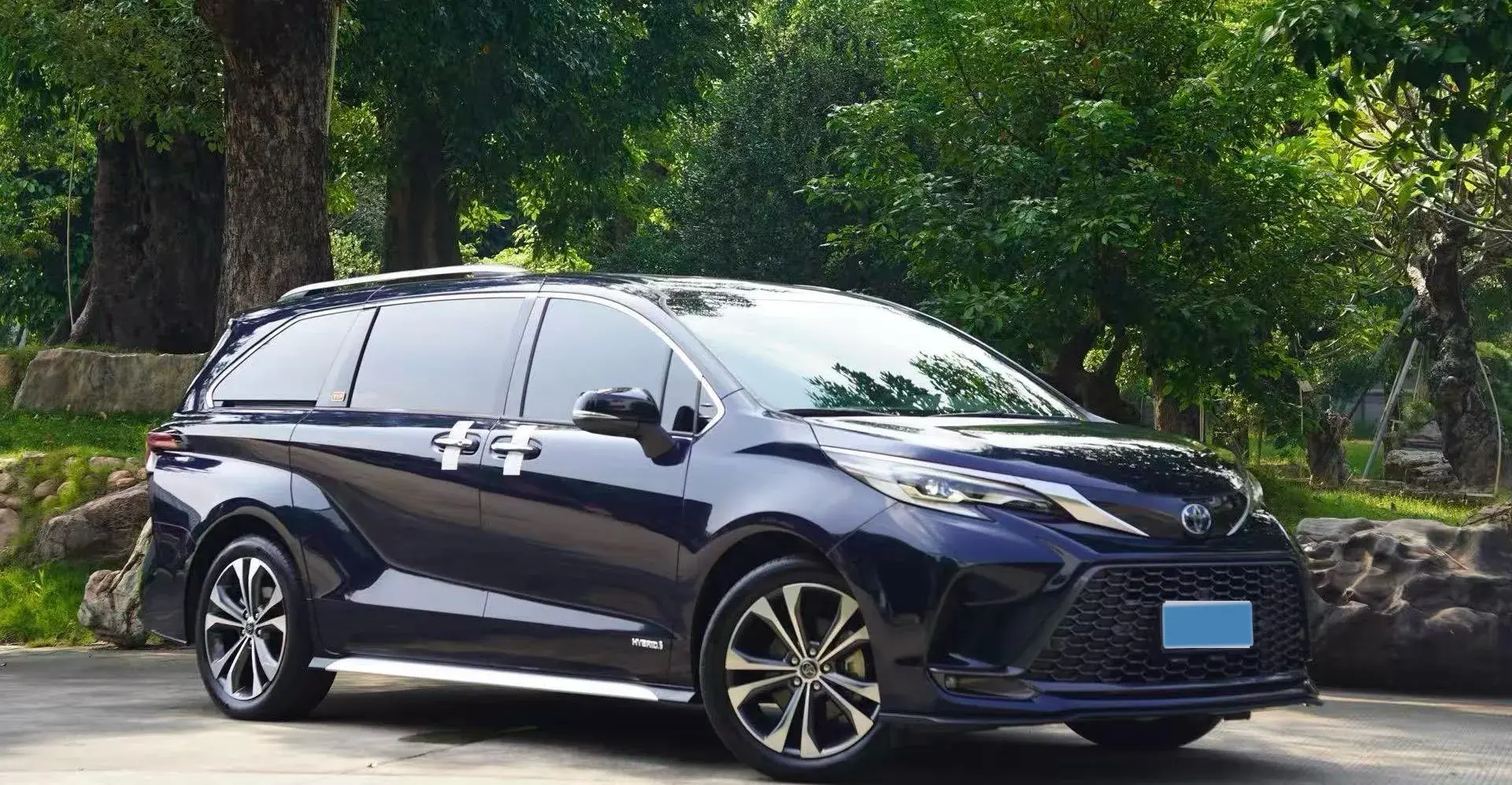 2023 TOYOTA GRANVIA thumbnail 3