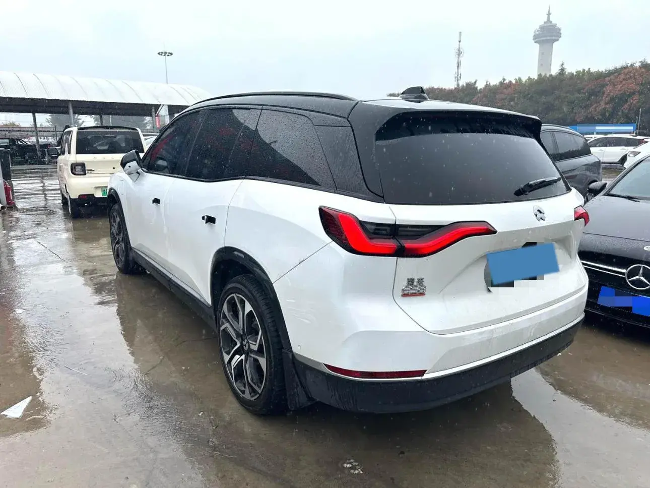 2020 NIO ES8 thumbnail 2