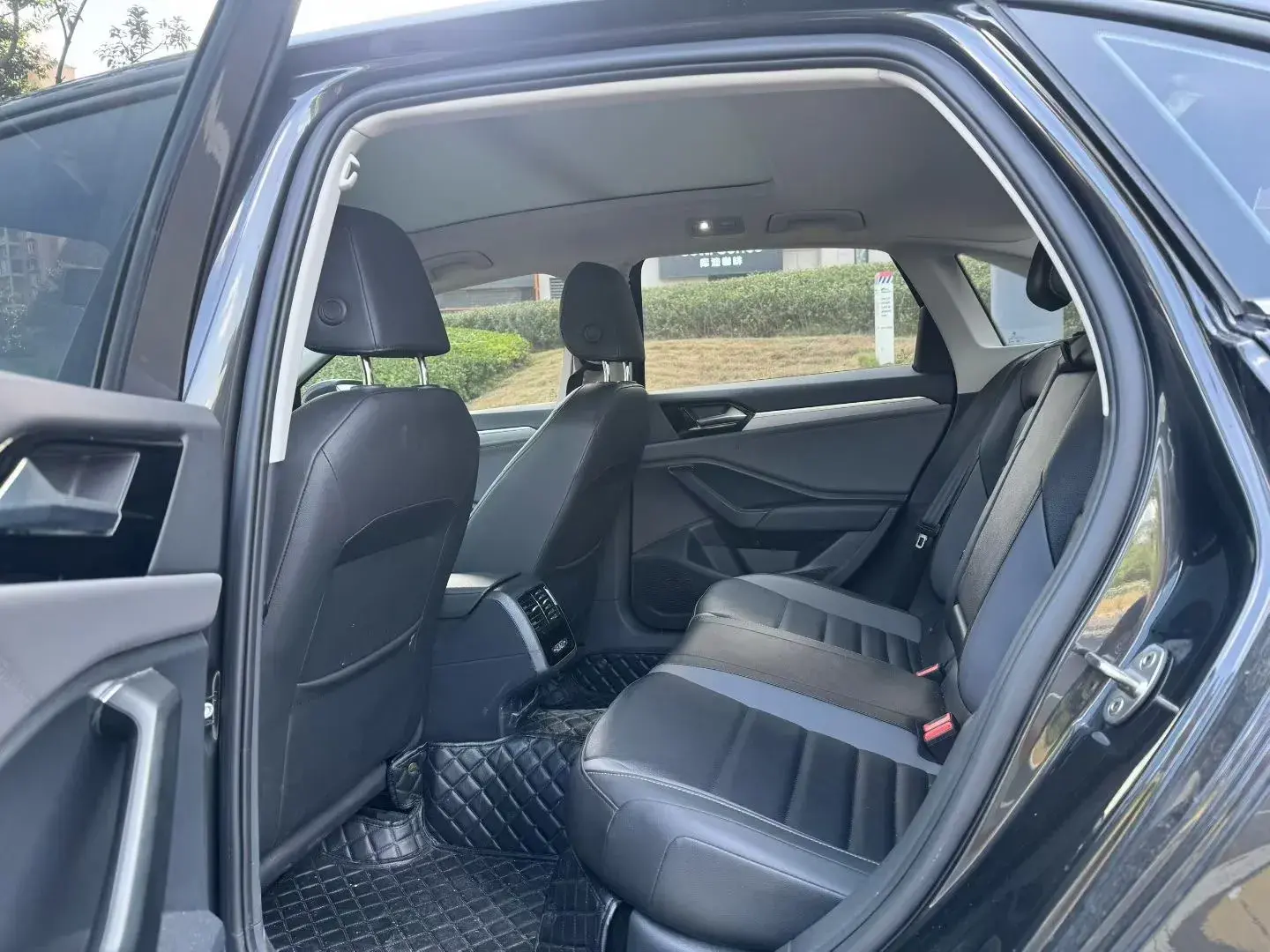 2020 VOLKSWAGEN SAGITAR thumbnail 3