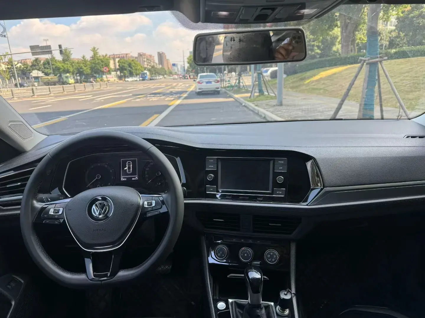 2020 VOLKSWAGEN SAGITAR thumbnail 4