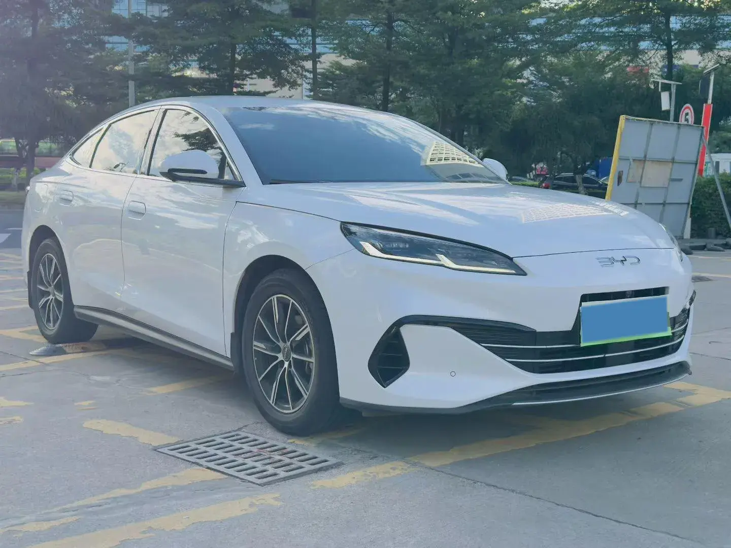 2024 BYD SEAL thumbnail 3