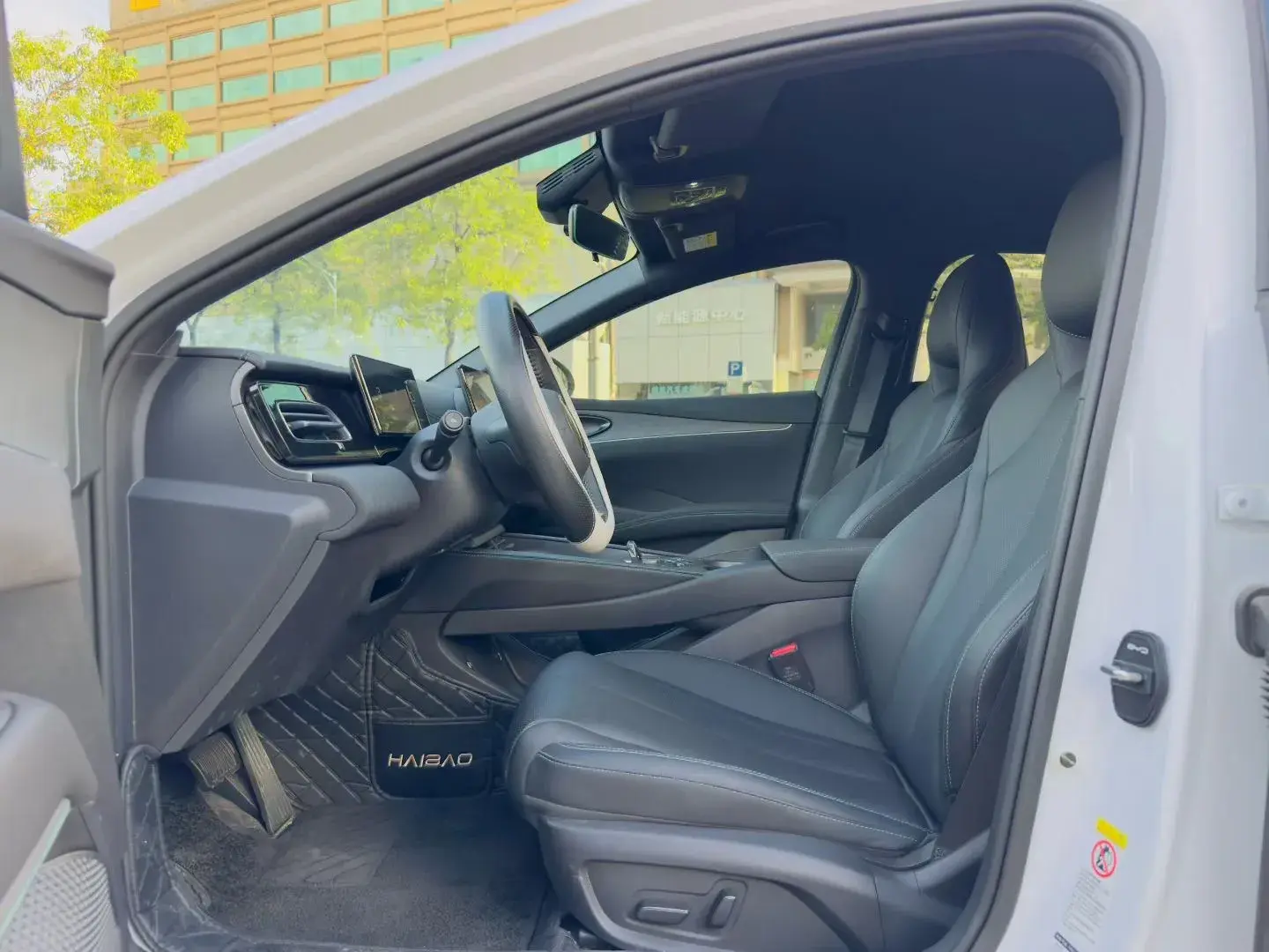 2024 BYD SEAL thumbnail 4