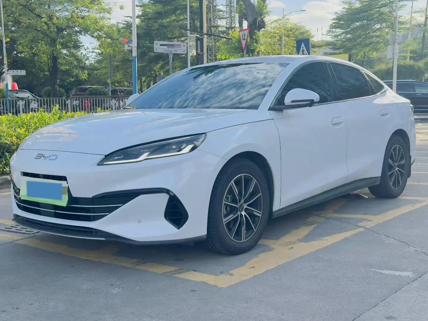 2024 BYD SEAL view 1