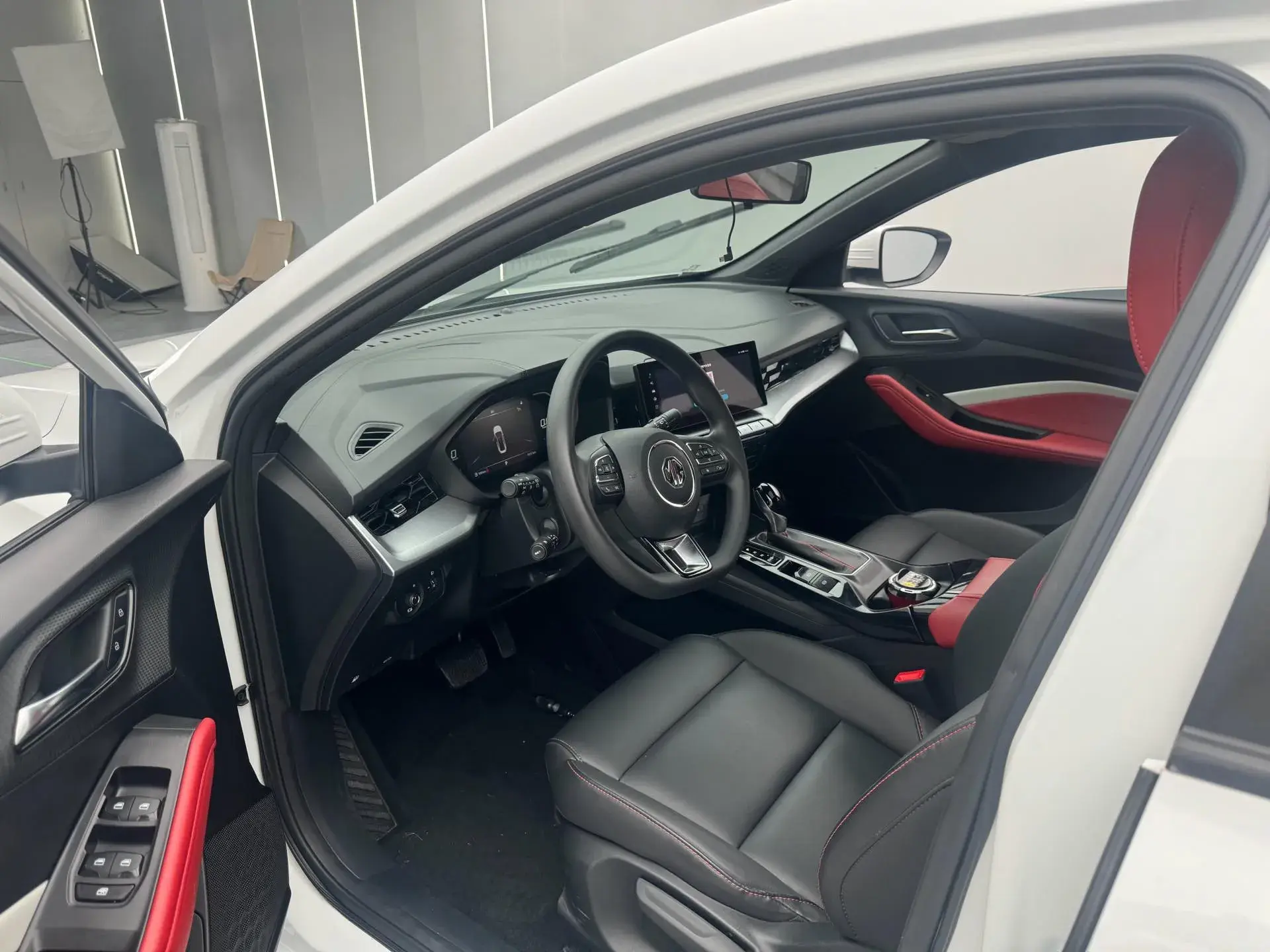 2021 MG 5 thumbnail 4