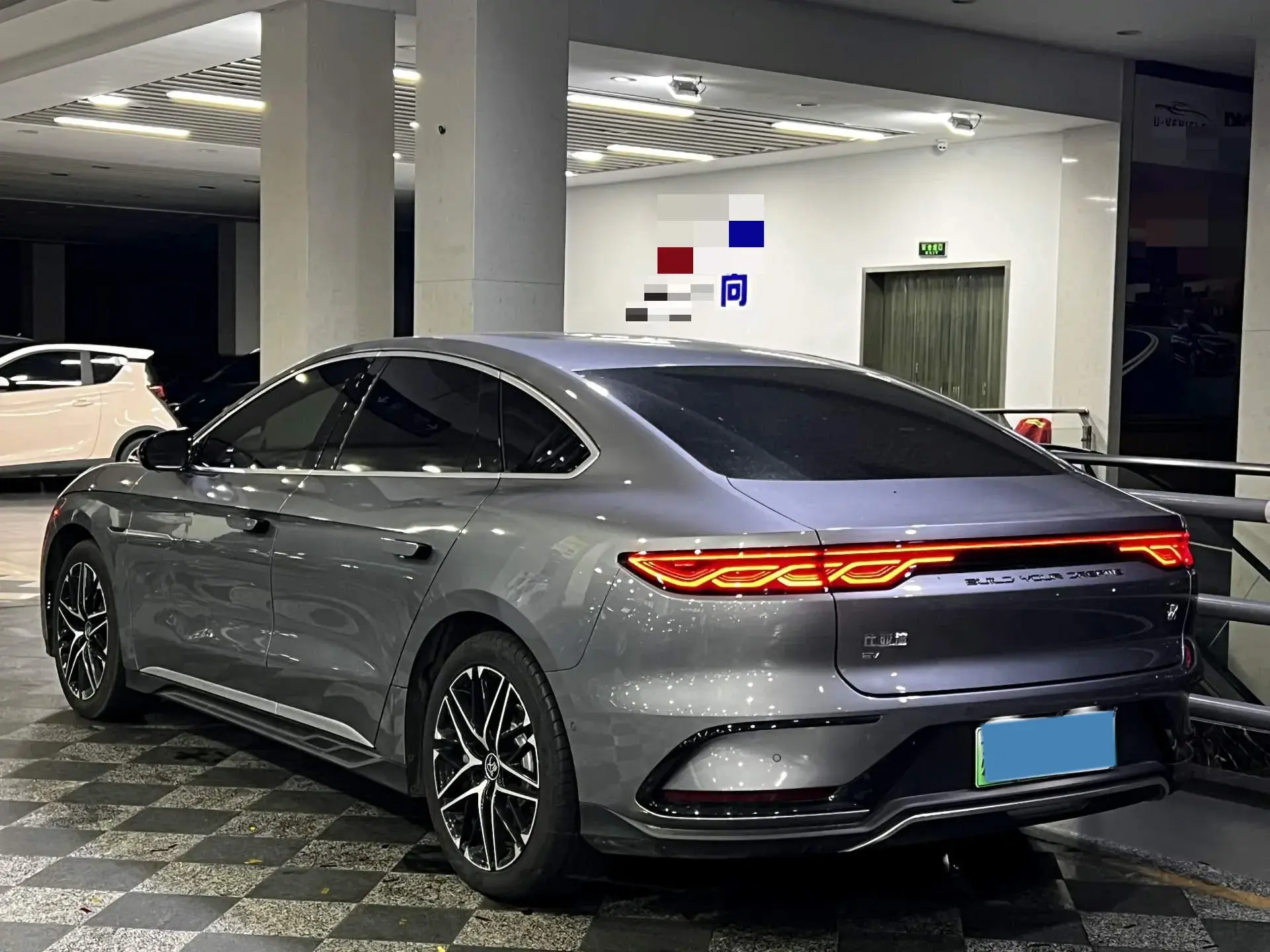 2025 BYD HAN thumbnail 4