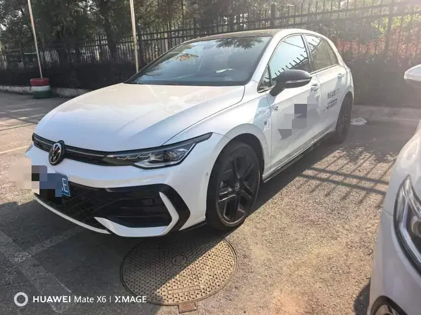 2023 VOLKSWAGEN GOLF view 1