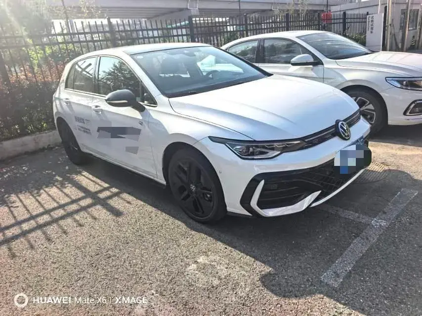 2023 VOLKSWAGEN GOLF thumbnail 3