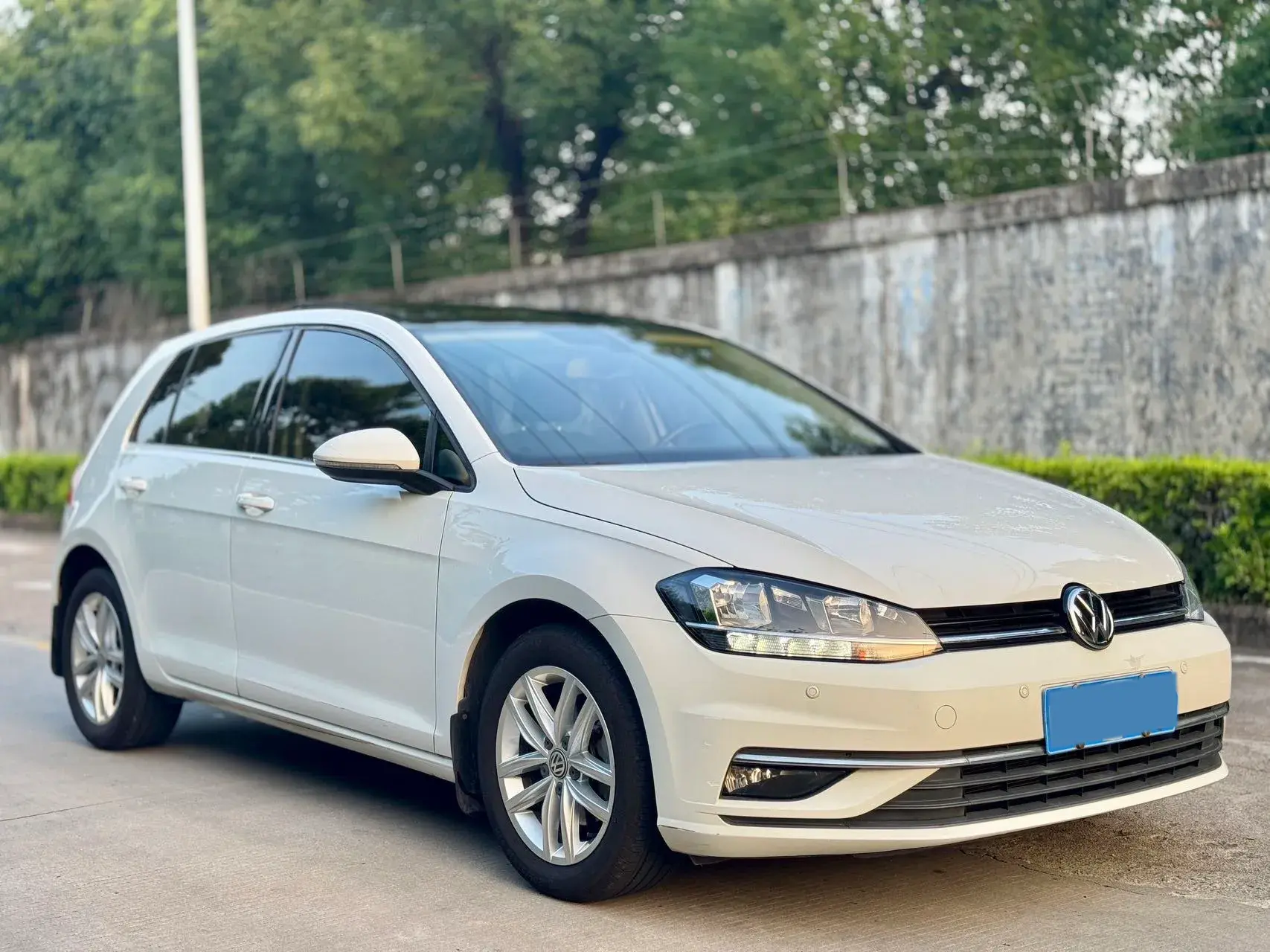 2019 VOLKSWAGEN GOLF thumbnail 3