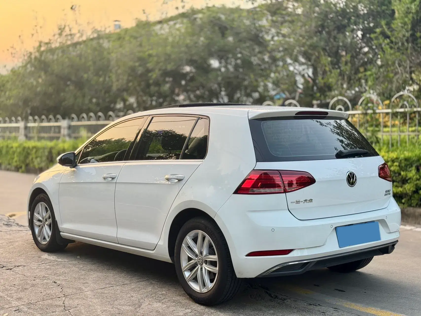 2019 VOLKSWAGEN GOLF thumbnail 4