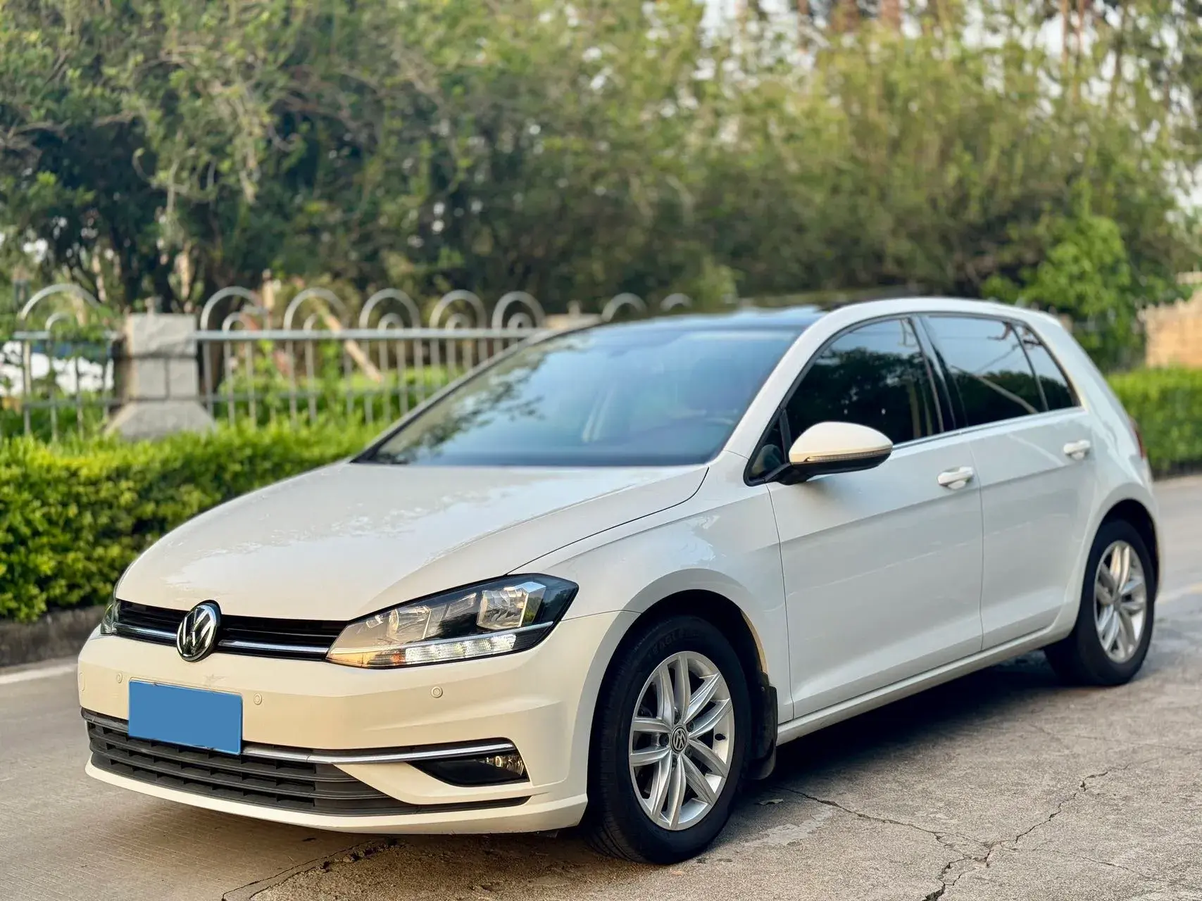 2019 VOLKSWAGEN GOLF view 1