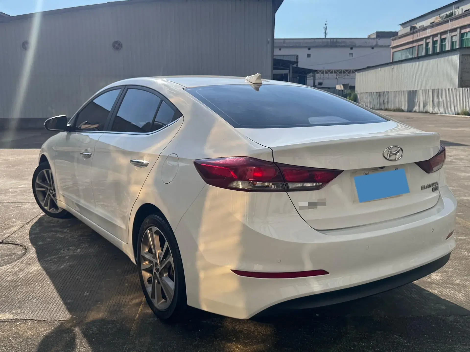 2016 HYUNDAI ELANTRA thumbnail 4