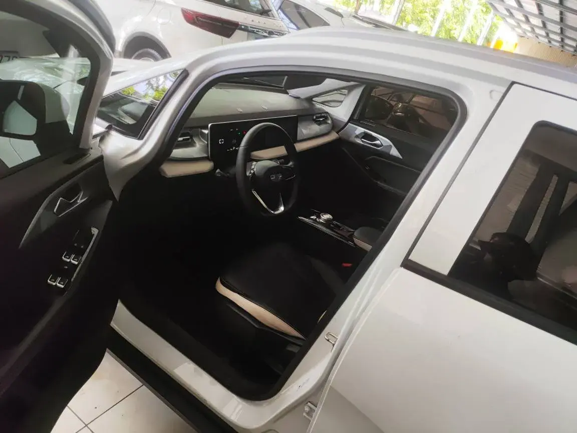 2022 GEOMETRY E thumbnail 3