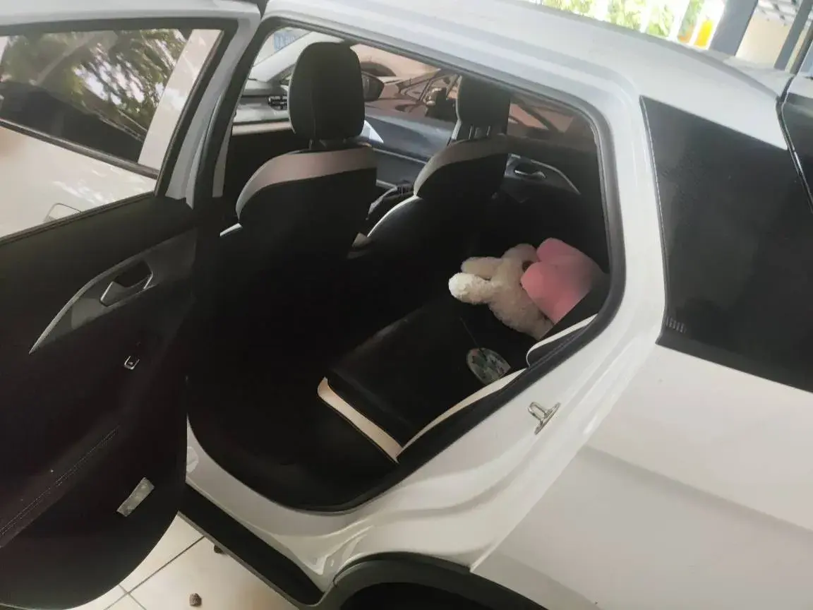 2022 GEOMETRY E thumbnail 4