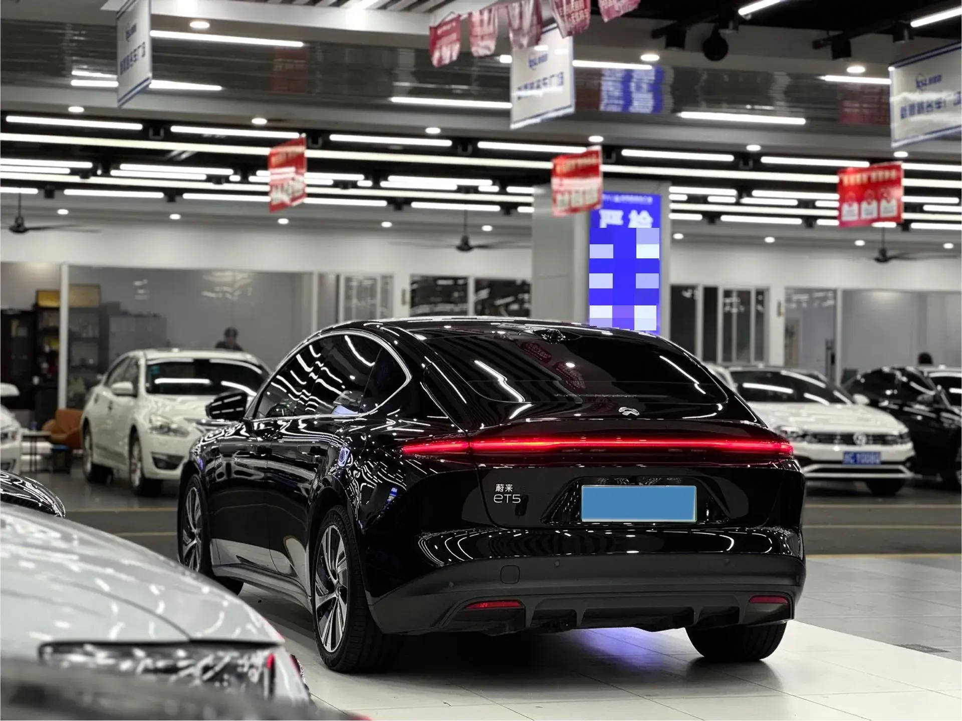 2022 NIO ET5 thumbnail 4